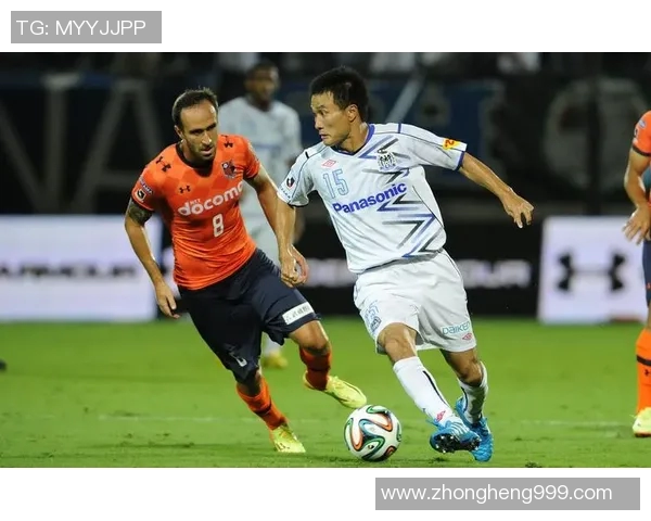 大宫松鼠与冈山绿雉的激烈对决展现足球魅力与团队精神